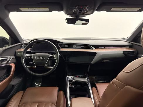 Used 2019 Audi e-tron Prestige w/ Prestige Package AWD/4WD image 16
