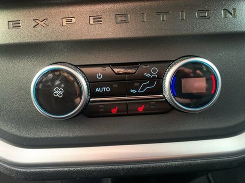 Certified 2025 Ford Expedition Platinum AWD/4WD image 17