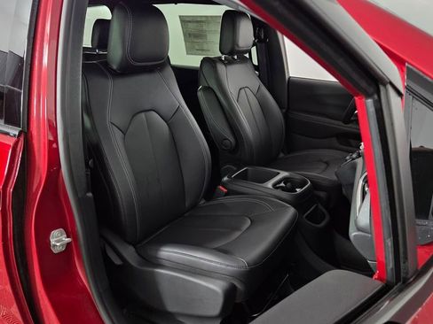 New 2026 Chrysler Pacifica Select image 37
