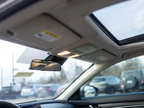 Used 2018 Honda Accord EX image 31