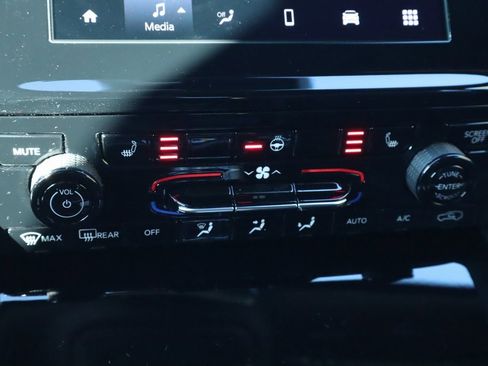 New 2025 Jeep Grand Cherokee Laredo image 7