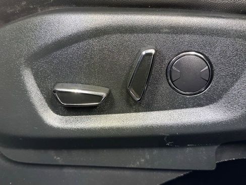 Used 2018 Ford Explorer XLT w/ Equipment Group 202A AWD/4WD image 23