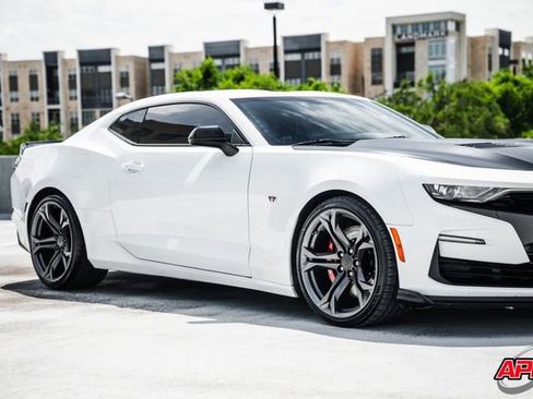 Used 2019 Chevrolet Camaro SS RWD image 47