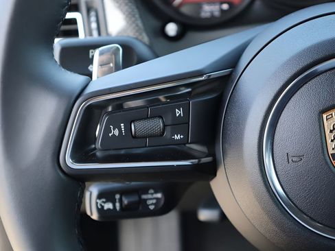 Certified 2025 Porsche Macan image 28