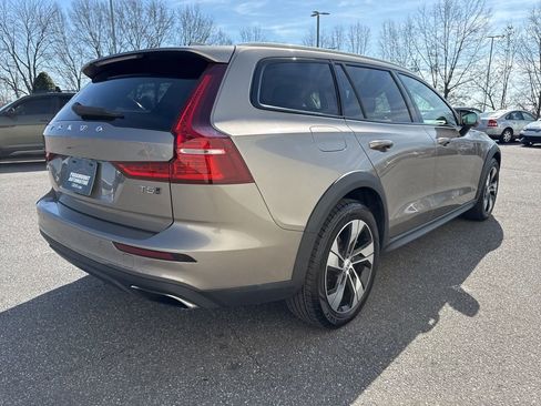 Used 2020 Volvo V60 T5 Cross Country image 7