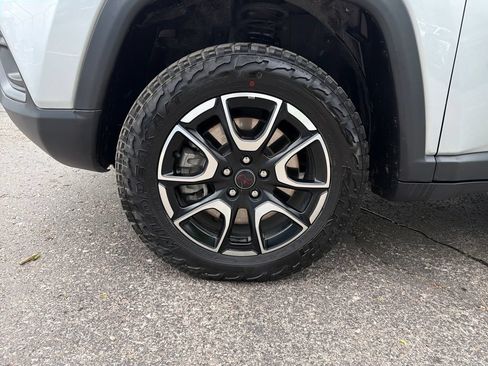 Used 2025 Jeep Compass Trailhawk AWD/4WD image 28