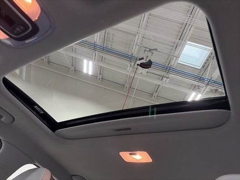 Used 2023 Hyundai Elantra Limited image 17