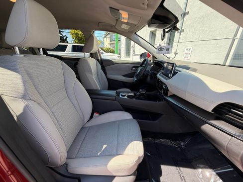 Used 2021 Nissan Rogue SV AWD/4WD image 23