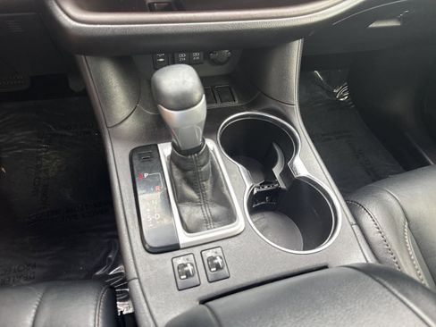 Used 2018 Toyota Highlander XLE FWD image 25
