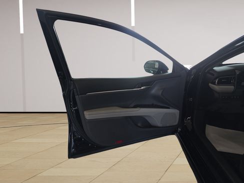 Used 2023 Toyota Camry SE w/ Cold Weather Package FWD image 27