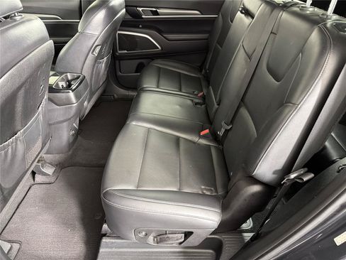 Used 2021 Kia Telluride LX FWD image 19