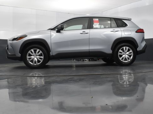 Used 2025 Toyota Corolla Cross L image 37