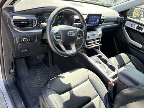 Used 2023 Ford Explorer XLT w/ Equipment Group 202A AWD/4WD image 10