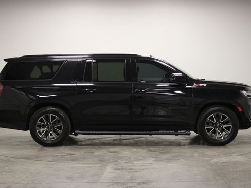 Used 2024 Chevrolet Suburban Z71 w/ Z71 Off-Road Package AWD/4WD image 9
