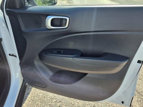 Used 2025 Hyundai Venue SEL FWD image 37