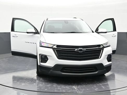 Used 2022 Chevrolet Traverse LT image 8