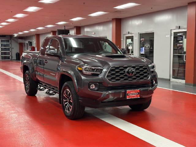 Certified 2022 Toyota Tacoma TRD Sport AWD/4WD image 2