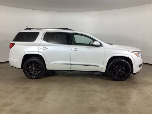 Used 2017 GMC Acadia Denali w/ Technology Package AWD/4WD image 4