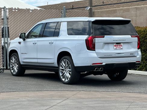 New 2026 GMC Yukon XL Denali w/ Denali Reserve Package AWD/4WD image 6