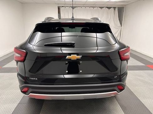 New 2026 Chevrolet Trax LT w/ LT Convenience Package FWD image 5