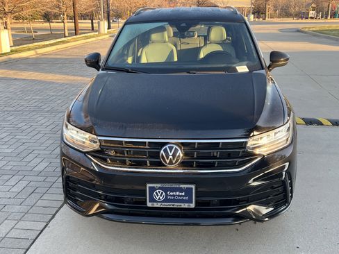 Certified 2022 Volkswagen Tiguan SE R-Line image 3