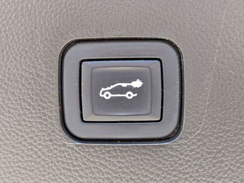 Used 2022 Chevrolet Traverse LT FWD image 14