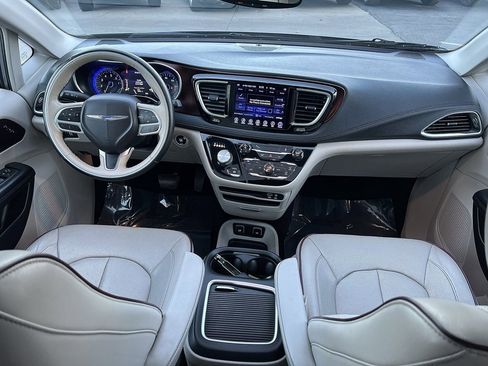 Used 2017 Chrysler Pacifica Limited w/ Tire & Wheel Group image 33