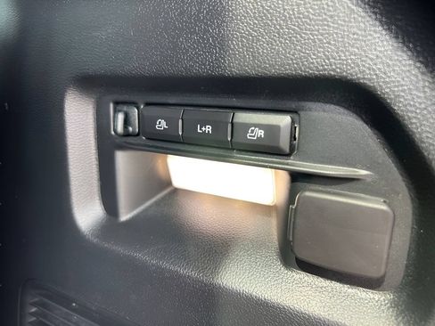 Used 2023 Ford Explorer Limited w/ Equipment Group 301A AWD/4WD image 19