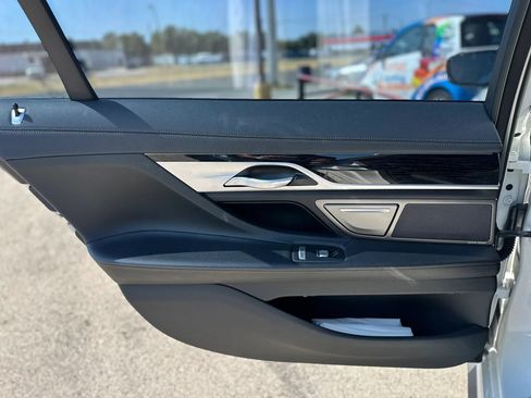 Used 2019 BMW 740i w/ M Sport Package RWD image 22
