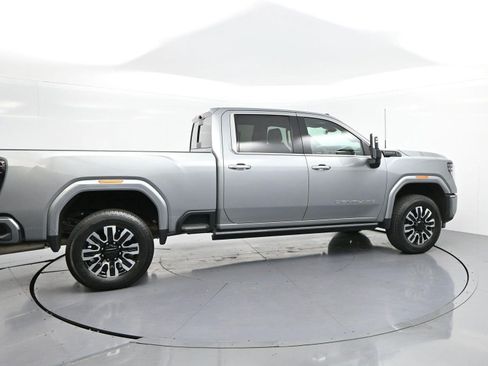 Used 2025 GMC Sierra 3500 Denali Ultimate AWD/4WD image 8