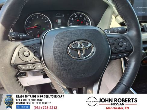 Used 2022 Toyota RAV4 XLE Premium image 19