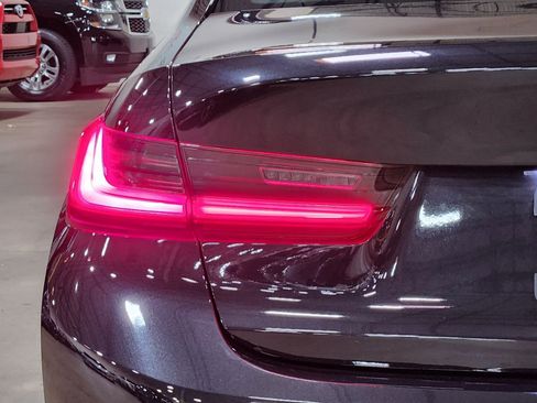 Used 2022 BMW 330i Sedan w/ Driving Assistance Package image 21