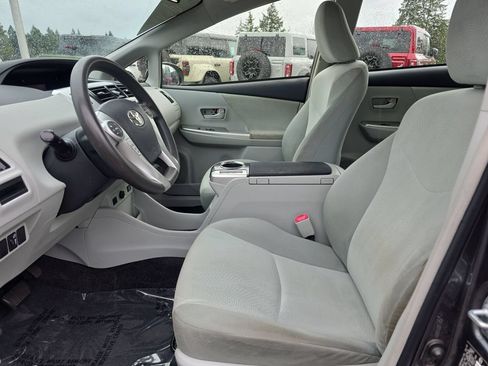 Used 2012 Toyota Prius V Two FWD image 4