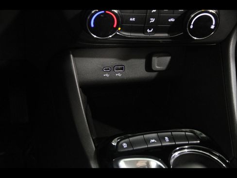 Certified 2024 Buick Encore GX Preferred FWD image 12