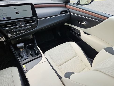 Used 2025 Lexus ES 300h w/ Premium Package FWD image 12