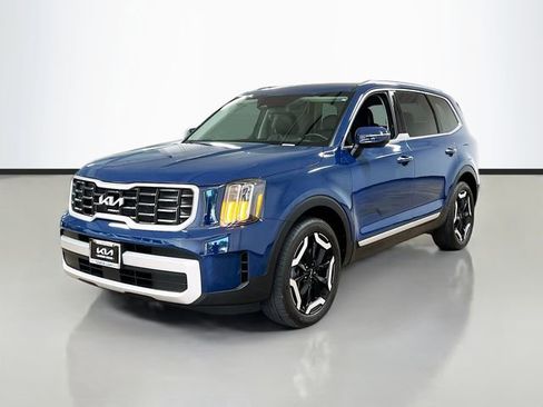 Used 2024 Kia Telluride S w/ S Sunroof Package image 3