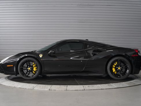 Used 2016 Ferrari 488 GTB RWD image 2