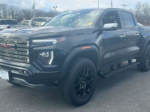 New 2025 GMC Canyon Denali w/ LPO, Denali Black Edition image 3