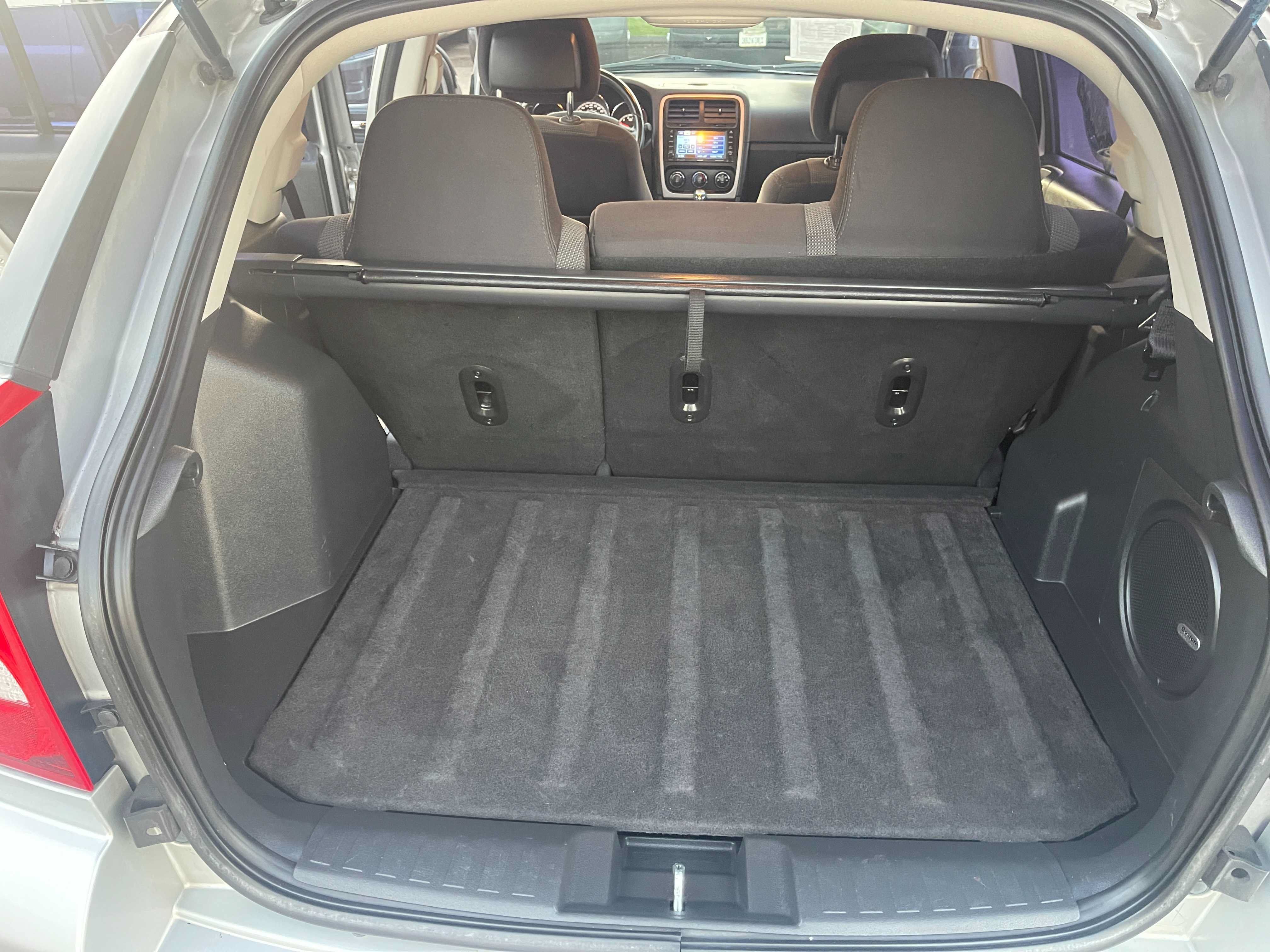 Used 2010 Dodge Caliber Heat w/ Premium Sound Group FWD image 9