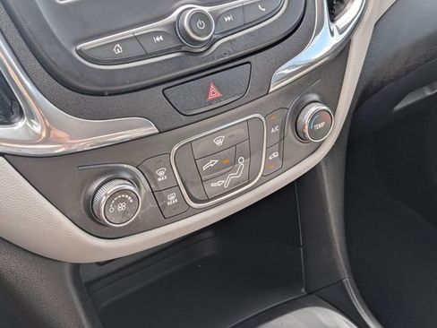 Used 2019 Chevrolet Equinox LS FWD image 23