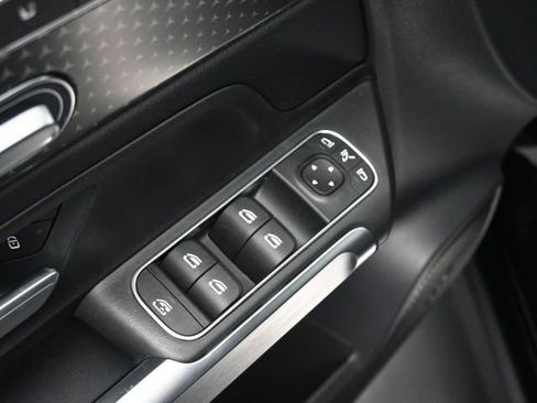 New 2025 Mercedes-Benz GLB 250 image 13