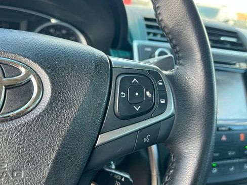 Used 2016 Toyota Camry SE w/ Moonroof Package FWD image 16
