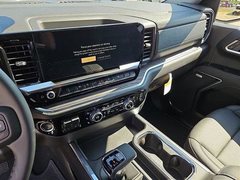 New 2026 GMC Sierra 1500 SLT image 18