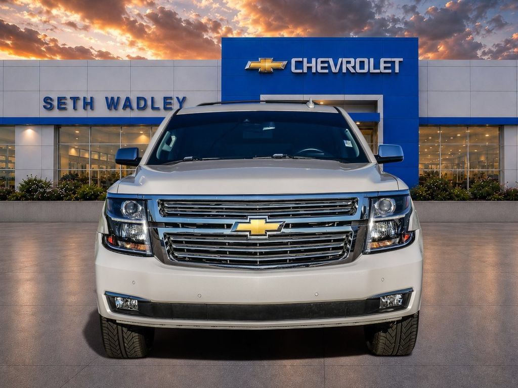 Used 2020 Chevrolet Suburban Premier w/ Premier Plus Edition AWD/4WD image 2