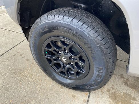 Used 2021 Toyota Tacoma SR5 image 24