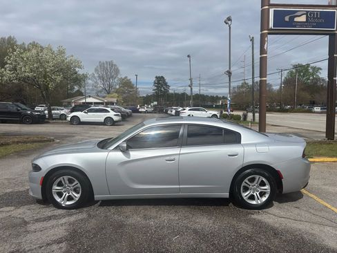 Used 2021 Dodge Charger SXT w/ Leather Interior Group image 3