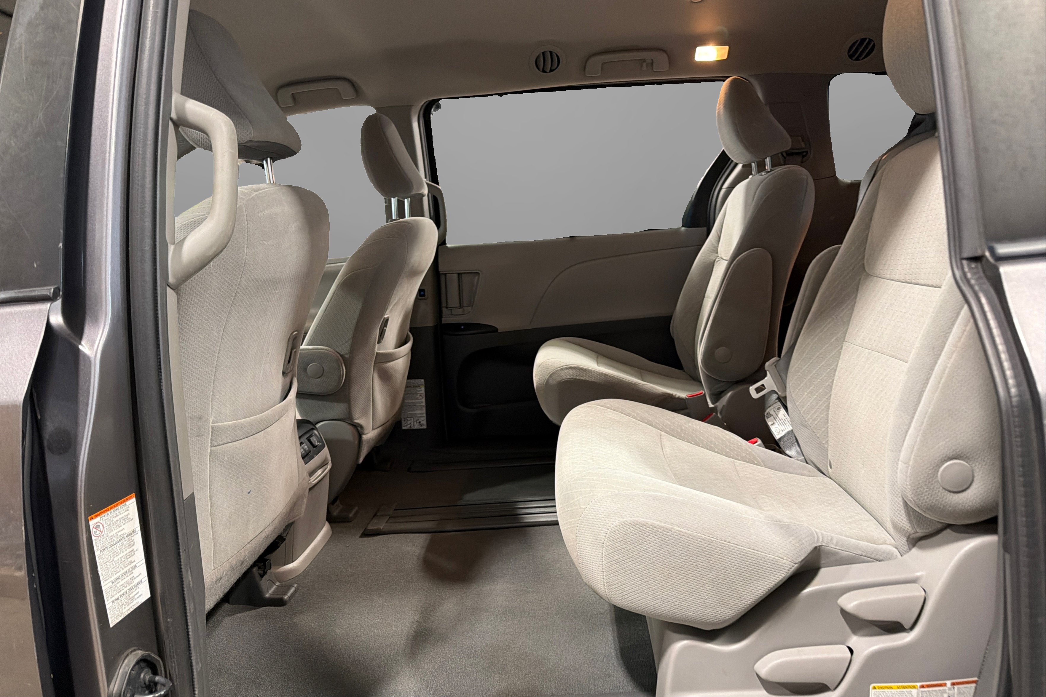 Used 2019 Toyota Sienna LE FWD image 31