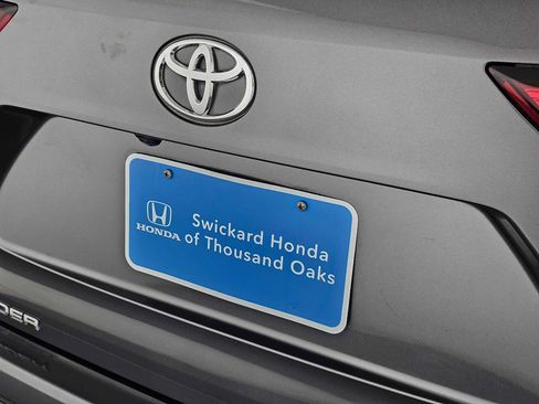 Used 2021 Toyota Highlander XSE FWD image 14