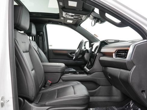 Used 2025 GMC Yukon Denali w/ Sun & Power Step Package AWD/4WD image 11