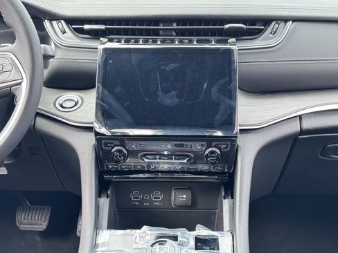 New 2025 Jeep Grand Cherokee L Limited w/ Black Appearance Package image 23